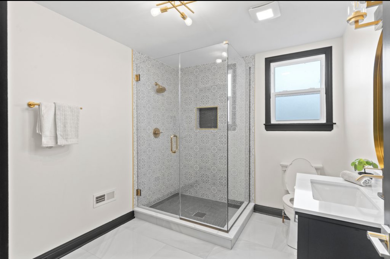 Patterned glass shower in the Alpha Handyworks Berwyn remodel